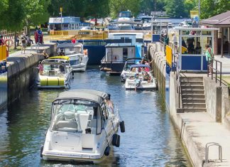 Boaters navigate through Lock 32 of the Trent-Severn Waterway in Bobcaygeon. (Photo: Parks Canada)