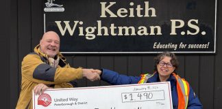 United Way Peterborough & District CEO Jim Russell presents a cheque to Kathy Woodcock, a special education resource teacher with the Kawartha Pine Ridge District School Board, during a visit to Keith Wightman Public School on January 9, 2026, representing Woocock's share of the proceeds of the United Way's December 50/50 draw. (Photo: United Way)