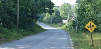 TSB investigation finds driver underestimated risk before fatal train collision at Cramahe Township crossing The southbound approach to the CPKC Hunt Road grade crossing in the Township of Cramahe where a 69-year-old Frankford man was killed on July 14, 2025 after his pickup truck was struck by a westbound Canadian Pacific Kansas City freight train. This photo was taken on July 16, 2025 in environmental conditions similar to those at the time of the collision. (Photo: Transportation Safety Board of Canada)
