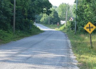 TSB investigation finds driver underestimated risk before fatal train collision at Cramahe Township crossing The southbound approach to the CPKC Hunt Road grade crossing in the Township of Cramahe where a 69-year-old Frankford man was killed on July 14, 2025 after his pickup truck was struck by a westbound Canadian Pacific Kansas City freight train. This photo was taken on July 16, 2025 in environmental conditions similar to those at the time of the collision. (Photo: Transportation Safety Board of Canada)
