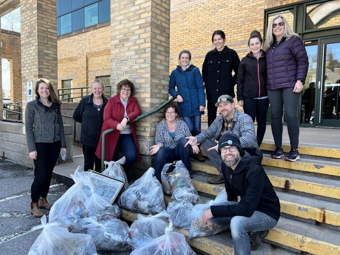 During Earth Week 2026 from April 19 to 25, the City of Kawartha Lakes is encouraging community members to make a difference in their own neighbourhood by getting together with friends, family, and sports teams and participating in a 20-Minute Community Cleanup. (Photo: City of Kawartha Lakes)