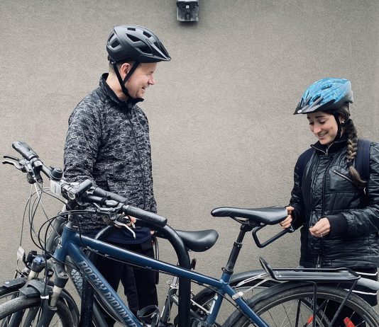 While Dr. Joe Hoja (left) of Peterborough Optimetric has spent decades cycling through Peterborough, commuting by bike is a newer experience for his colleague Dr. Bella Sudik (right). Now sharing a similar ride to work, the two have bonded over their love of cycling and rarely miss a chance to swap biking tips. (Photo: Rebekkah Hyams / GreenUP)