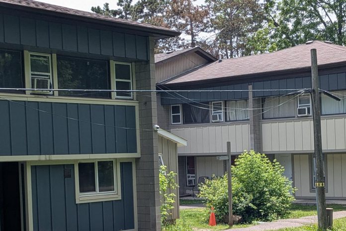 While landlords are required to maintain indoor temperatures at a minimum level in winter, in most parts of Canada there are no rules around summer temperatures. Window air conditioners, pictured here, are often a temporary fix which can be expensive to run and only provide partial relief for the summer heat. Heat pumps are a more reliable, efficient alternative. (Photo: Clara Blakelock / GreenUP)