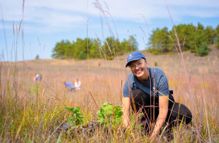 Two decades of transformation: Restoring rare tallgrass in the Rice Lake Plains Volunteers participate in restoration work at the Hazel Bird Nature Reserve, a property protected by the Nature Conservancy of Canada. The reserve is part of the Rice Lake Plains, a 40,000-hectare ecosystem at the east end of the Oak Ridges Moraine in Northumberland County that is home to Canada's easternmost tallgrass communities. Over more than two decades, the Nature Conservancy of Canada and its partners have worked to protect and restore the globally rare tallgrass prairie and oak savanna of Rice Lake Plains. (Photo: Chelsea Marcantonio / Nature Conservancy of Canada)