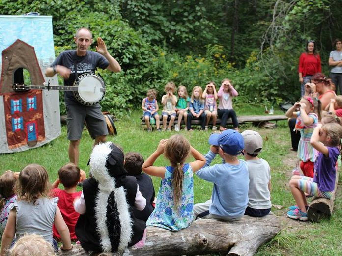 Children enjoy a performance by Glen Caradus, also known as the Paddling Puppeteer, at GreenUP's Ecology Park Family Night in 2016. The event will return on August 27, 2026 for the first time since 2019, and Caradus is looking forward to performing songs and sharing a new puppet show at the event.(Photo: GreenUP)