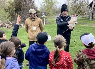 Slow down and notice: what a Trent University teacher candidate learned when volunteering at GreenUP Ecology Park Jakob Payne and Janelle Wiens, two Trent University learning garden teacher candidates, deliver a "Pollen Power" school program to a Grade 1 class at Ecology Park in Peterborough. GreenUP's education program offers a variety of hands-on, curriculum and experiential-based field trip options for students in kindergarten up to Grade 7. (Photo: Melanie Ellison / GreenUP)