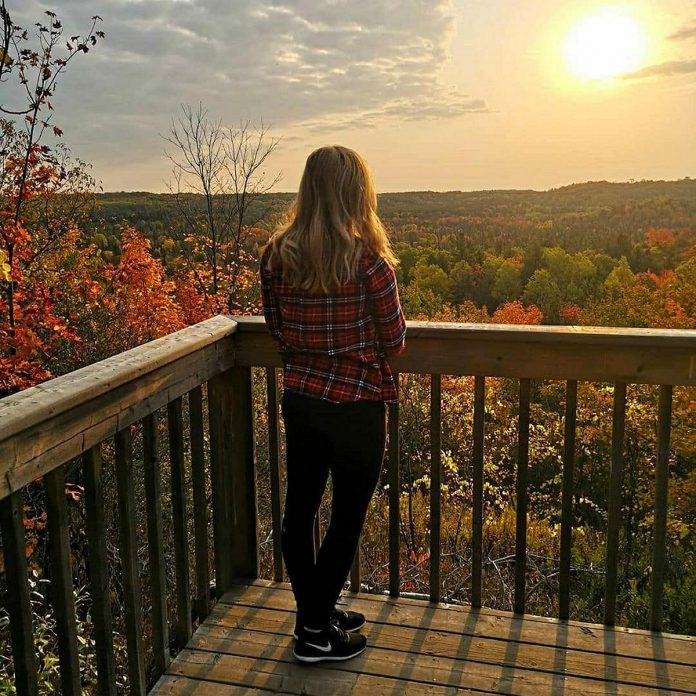 Fleetwood Creek Natural Area in the City of Kawartha Lakes has over eight kilometres of trails. The three-kilometre Valley Trail is the most accessible and best for viewing fall colours because of the observational platform. Located within the Oak Ridges Moraine, the trail explores steep ridges and deep valleys carved by massive meltwater flows. (Photo: @tiffany.marie25 via Kawartha Conservation)