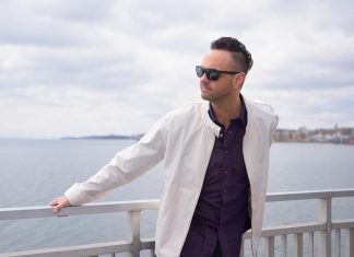 Musical houseboat tour to bring free concerts to Peterborough and the Kawarthas September 11 to 17 Almonte-based singer-songwriter Jordan Holman, who performs as Kentucky, will be travelling on a Le Boat houseboat to give a series of five free concerts along the Trent-Severn Waterway in the City of Peterborough and Peterborough County from September 11 to 17, 2026. (Photo: Kentucky website)