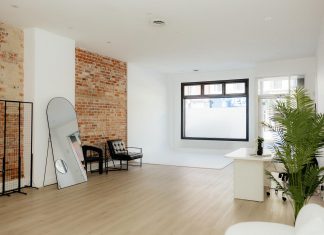 Know Your Locals: Studio Savvy in downtown Peterborough is a versatile space for content creation and private events Located in downtown Peterborough, Studio Savvy is a versatile event space and photography studio founded by content creator Carley Beal. The bright and minimalistic space has high ceilings with various backdrops and props to suit a wide range of content creation and photography needs, including a textured sofa, a wainscot wall, a brick wall, and an infinity wall. With a bar and "get ready" area, the studio can also be booked for intimate private events including bridal showers, workshops, and micro-weddings. (Photo courtesy of Studio Savvy)