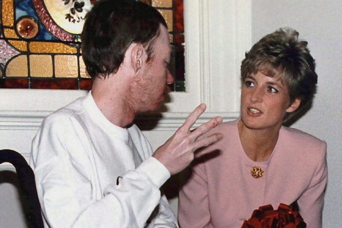 Diana, Princess of Wales, chats with Wayne Taylor at Casey House in Toronto on October 26, 1991. Diana had already become internationally known for challenging the stigma surrounding HIV/AIDS when she visited the Toronto hospice. (Photo: Hans Deryk / The Canadian Press)